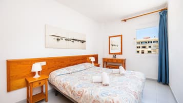 2 makuuhuonetta, silitysrauta/-lauta, ilmainen Wi-Fi, vuodevaatteet