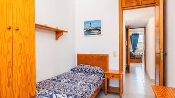 2 slaapkamers, een strijkplank/strijkijzer, gratis wifi, beddengoed