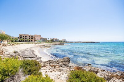 Apartment 'Can Vidal Cabrera' with Private Terrace, Close to the Beach (Tourist Taxes Included)