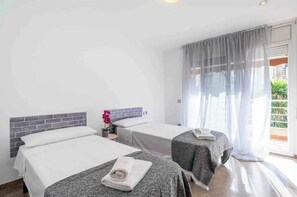 4 habitaciones, tabla de planchar con plancha y wifi gratis 