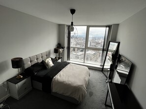 1 bedroom, iron/ironing board, free WiFi, bed sheets - Stunning City Centre Ensuite Private Room in a Shared Apartment (Belfast)