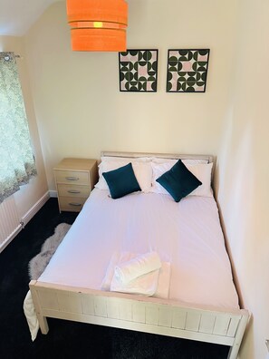 3 bedrooms, iron/ironing board, free WiFi, bed sheets