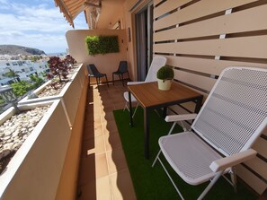 Property grounds - Vacation Home 'Ático Los Seres' with Sea View, Private Terrace and Wi-Fi (Los Cristianos)