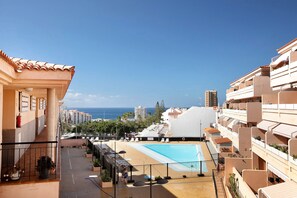 Pool - Holiday Apartment 'Ático Los Seres' with Sea View, Private Terrace & Wi-Fi (Los Cristianos)