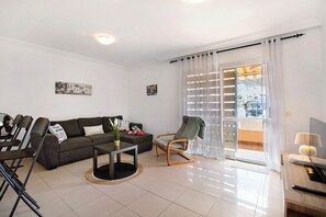 TV - Vacation Home 'Ático Los Seres' with Sea View, Private Terrace and Wi-Fi (Los Cristianos)