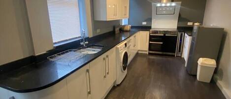 House | Private kitchen | Fridge, microwave, oven, stovetop