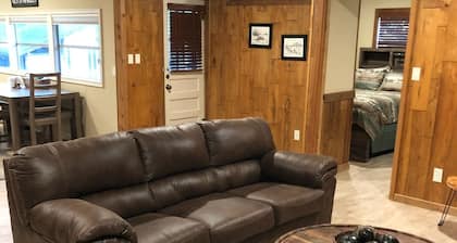 Cabin Rental - Lake Norfork - Mountain Home, Arkansas - 3 minute walk to lake!