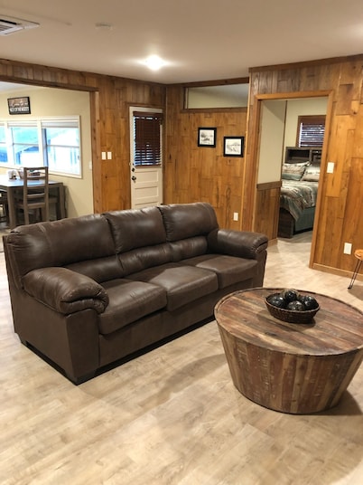 Cabin Rental - Lake Norfork - Mountain Home, Arkansas - 3 minute walk to lake!