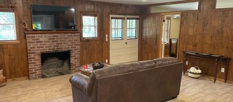 Cabin Rental - Lake Norfork - Mountain Home, Arkansas - 3 minute walk to lake!