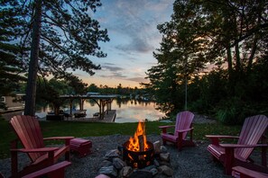 Property grounds - Birchwood in Bala - Stroll to Town from Your Lake Muskoka Retreat! (Bala)