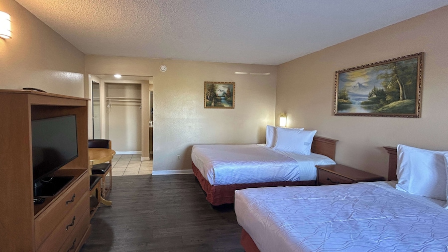 Motel 6 Selma, CA