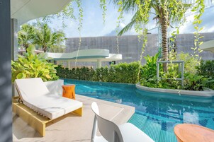 La Green Suite - 3 Bedrooms Pool Access | In-room safe, blackout drapes, iron/ironing board, bed sheets