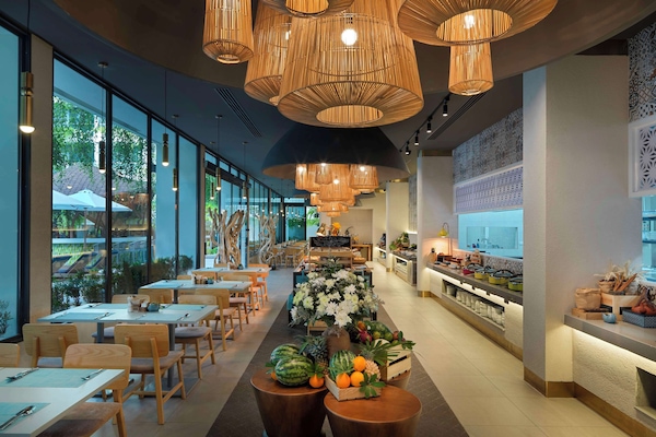 Daily buffet breakfast (THB 450 per person)