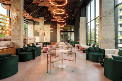 La Green Hotel & Residence