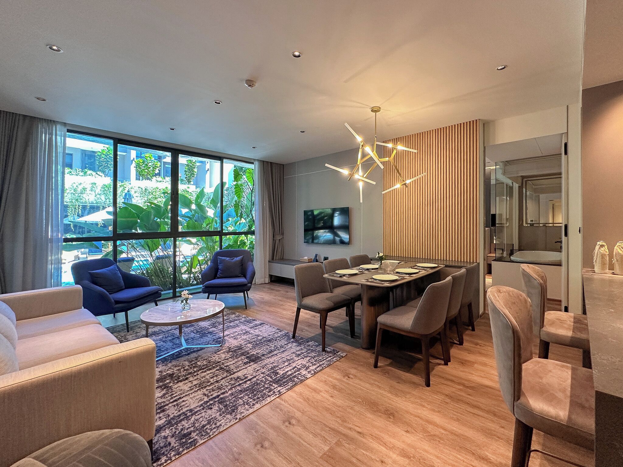 La Green 3 Bedrooms Suite Pool View | Private kitchen