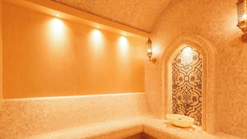 Parihoitohuone(ita), sauna, poreallas, höyrysauna, hierontapalveluita