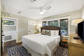 4 bedrooms, iron/ironing board, WiFi, bed sheets - Upgraded 4BR Fairway Oaks Villa, Golf Views, Pet-Friendly, Close to Beach! (Kiawah Island)