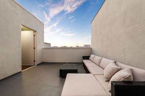 Terrace/patio - Skyline Oasis: Luxe 3-Floor Waterfront Penthouse (Marina del Rey)