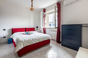 1 chambre, fer et planche à repasser, accès Internet