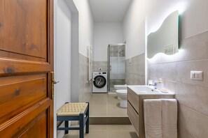 Dusj, hårføner og bidé