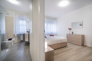 2 bedrooms, iron/ironing board, Internet, bed sheets