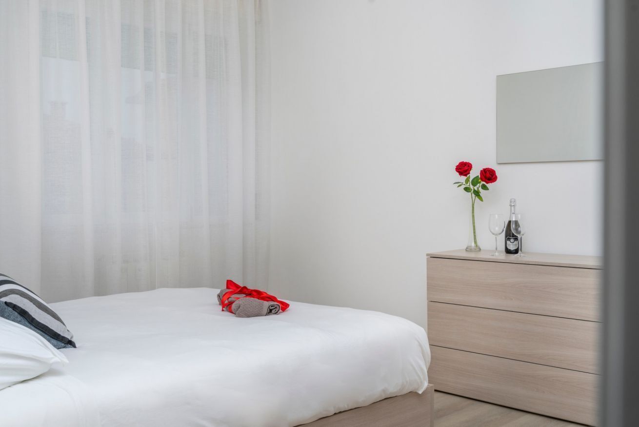 2 slaapkamers, een strijkplank/strijkijzer, internet, beddengoed