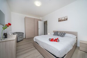 2 bedrooms, iron/ironing board, Internet, bed sheets