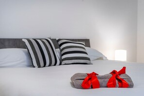 2 bedrooms, iron/ironing board, Internet, bed sheets