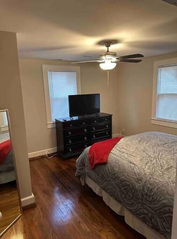 2 chambres, fer et planche à repasser, Wi-Fi gratuit, draps fournis