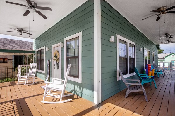 Terrace/patio - Pet-Friendly Alamodome Home /5 Minutes to RiverWalk; AT&T; Historic Pearl; Zoo (San Antonio)