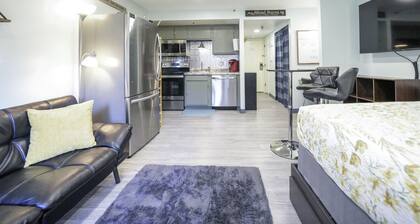 Workspace Studio. Ski-In/Ski-Out. Convenient. AC!