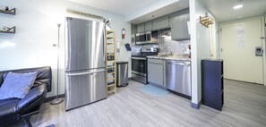 Geladeira, micro-ondas, fogão, cooktop