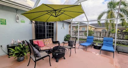 Cozy Honey Room • Perfect Comfort with Wi-Fi & Free Parking