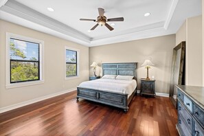 4 slaapkamers, een strijkplank/strijkijzer, reisbedje, gratis wifi