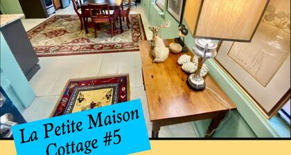 La Petite Maison - cottage #5 at Blue Cactus Cottages close to wineries