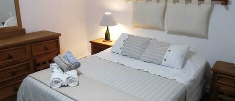 1 Schlafzimmer, Schreibtisch, WLAN, Bettwäsche