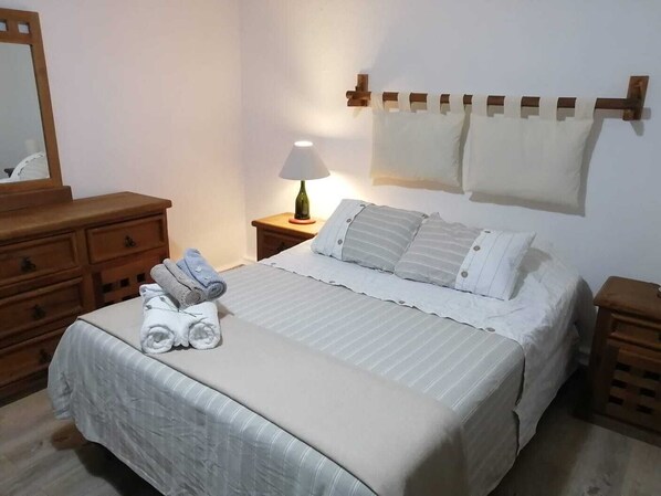 1 bedroom, desk, WiFi, bed sheets - Mini Loft Privado con Baño y Cocineta a Cuatro Cuadras de Insurgentes Sur (Ciudad de México)