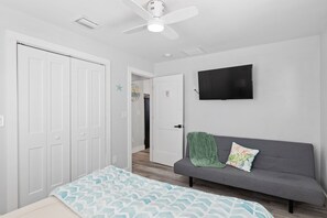 3 slaapkamers, een strijkplank/strijkijzer, wifi, beddengoed