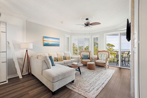 SeaCrest ~N Forest Beach Coligny OCEANVIEW~HUGE 1 bedroom!  Top floor! POOL! Gym