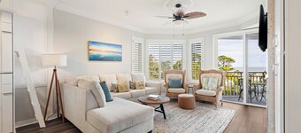 SeaCrest ~N Forest Beach Coligny OCEANVIEW~HUGE 1 bedroom! Top floor! POOL! Gym