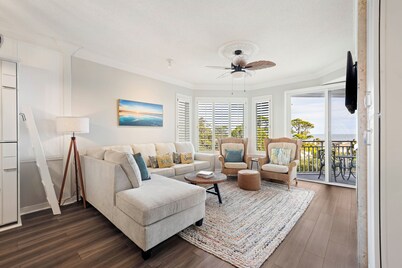 SeaCrest ~N Forest Beach Coligny OCEANVIEW~HUGE 1 bedroom! Top floor! POOL! Gym