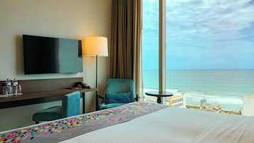 Deluxe King Room with Sea View | 埃及棉床單、高級寢具、迷你吧、房內夾萬