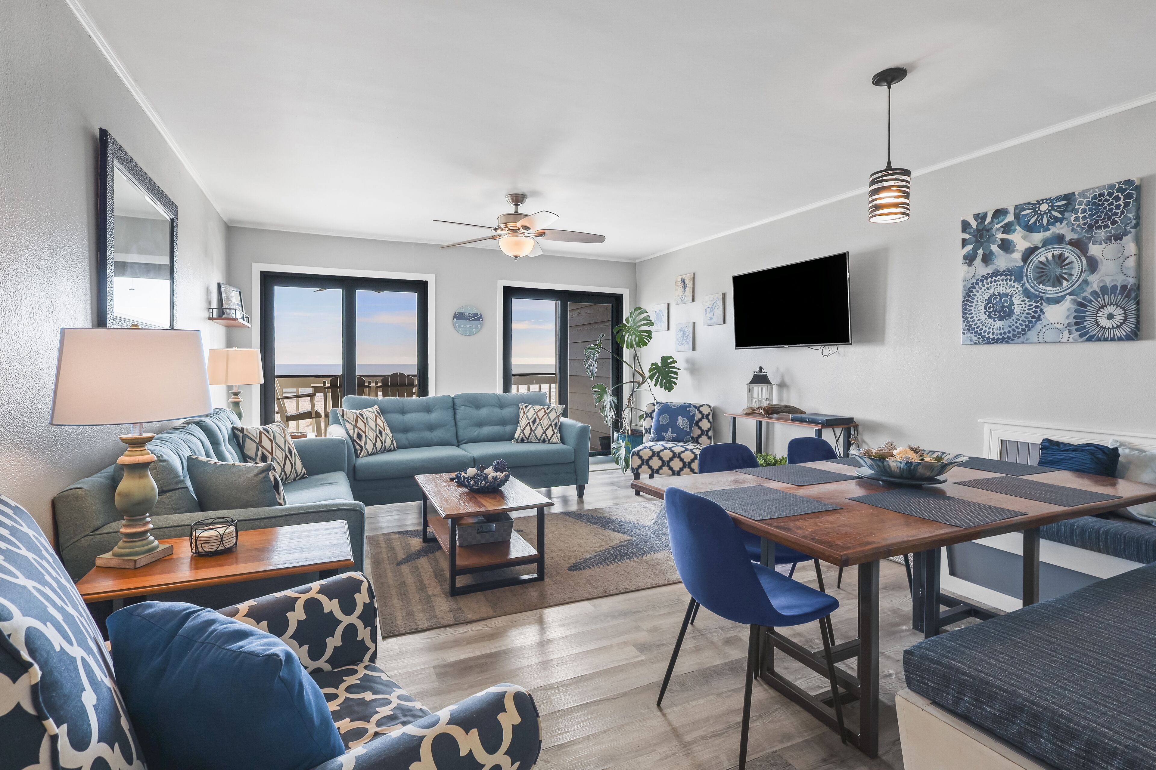 Regatta 106B- Beach Front!