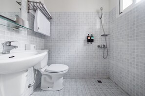 Standard Double Room | Bathroom | Shower, hair dryer, slippers, towels - Apple Scent Easy Stay (Magong)