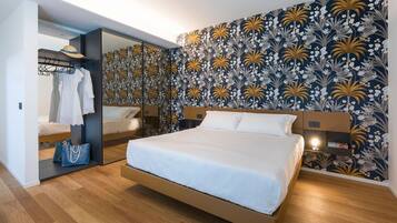 6 bedrooms, iron/ironing board, travel crib, free WiFi