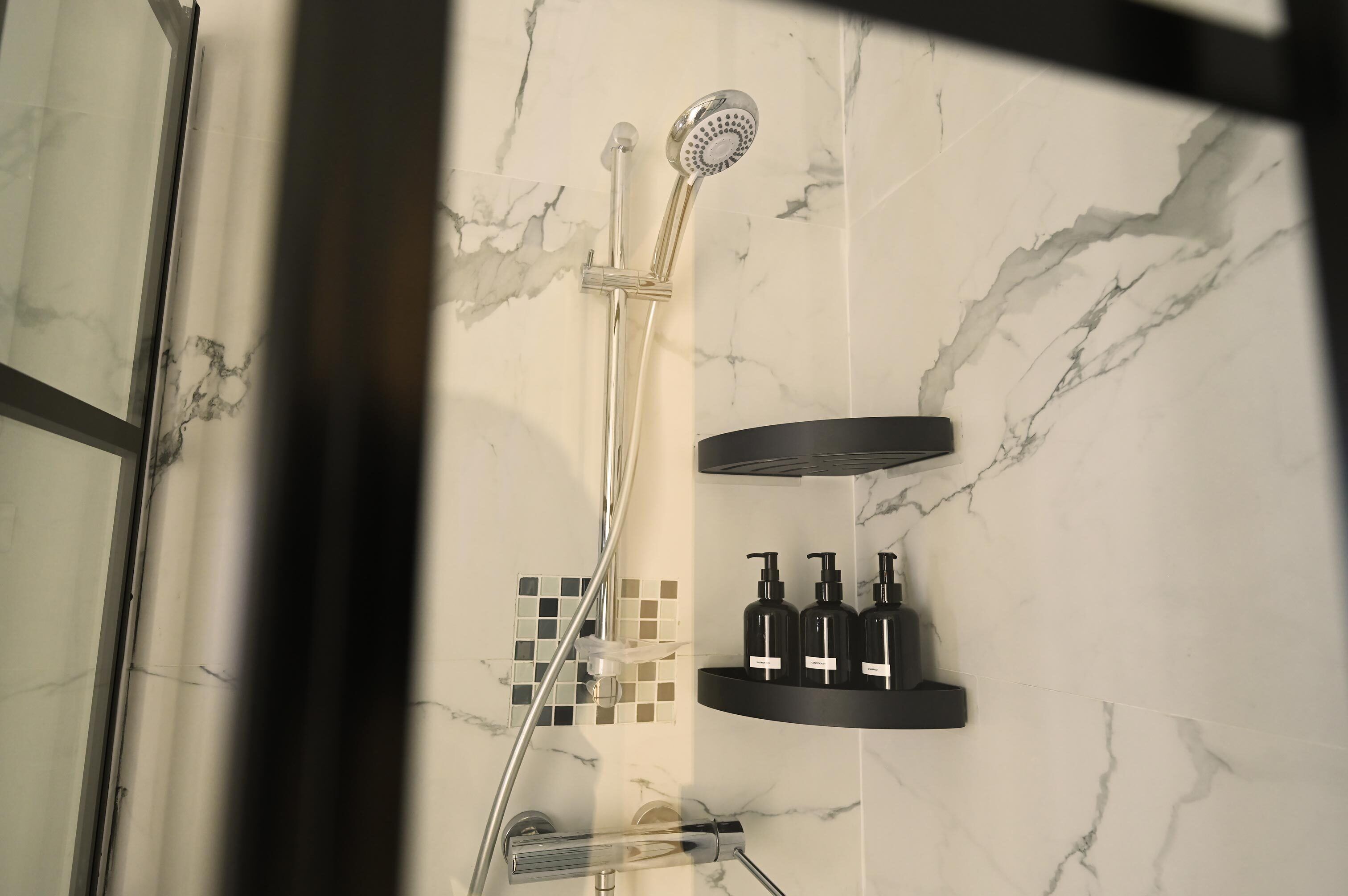 Dusche, Haartrockner, Handtücher, Seife