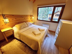 2 bedrooms, WiFi - Remanso del Bosque - Cauquen Cabin (Puerto Manzano)