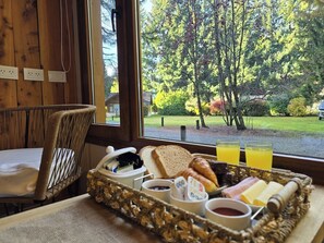 Dining - Remanso del Bosque - Cauquen Cabin (Puerto Manzano)