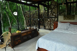 Luksushytte | Bad | Regndusjhode, håndklær og såpe