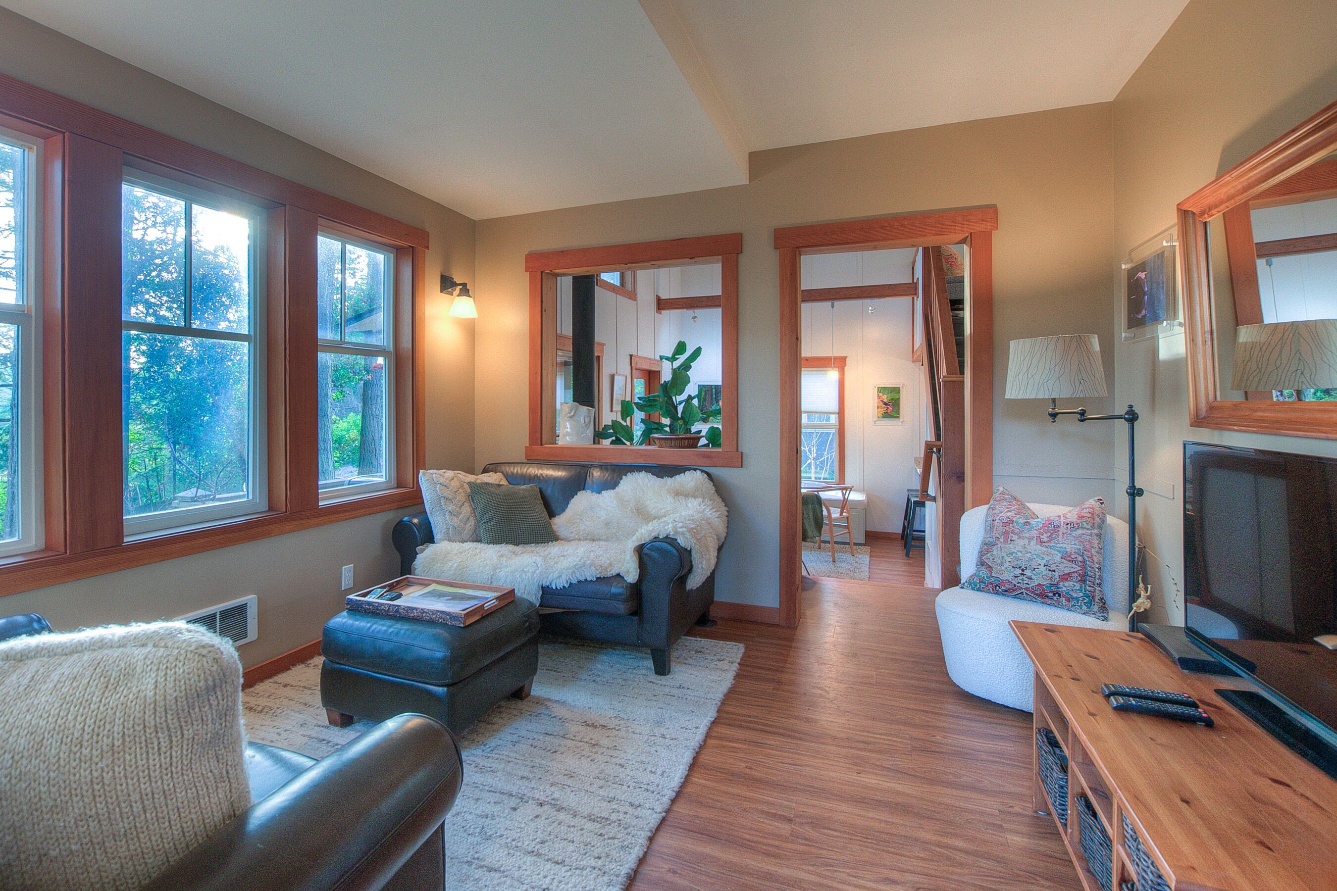 Smart TV, DVD player, books